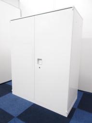 【1台限定】【オフィスの書類をスッキリ整理！収納力抜群！】■オカムラ製　レクトラインシリーズ　両開き書庫　H1265㎜　■ベース・天板付　■ホワイト　■シリンダー錠