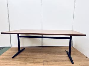 【1台入荷】お洒落なパブリック製カフェテーブルが入荷！中古　テーブル　会議　ミーティング　　ブラウン天板　ブラック脚　1800×900　オフィスバスターズ　梅田本店