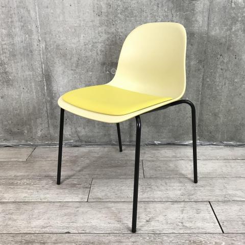 【中古】ニーノチェア KLU-200DR-T1U5 イトーキ（ITOKI） スタッキングチェア