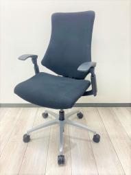 【1脚限定】【2025.09.25入荷予定】【クレジット決済優先】【定番カラーのブラックのチェア！！】イトーキ（ITOKI）エフチェア　クロス仕様　■色：ブラック　肘付き　オフィスバスターズ　梅田本店