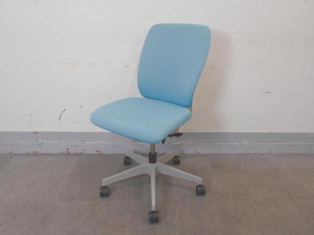 【中古】フルゴ  イトーキ（ITOKI） 肘無ローバックチェア