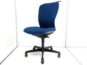 【ロット入荷】/オカムラ製　スラートチェア　コートハンガー付き　リクライニング調整・ロッキング機能付き　定番　ネイビー