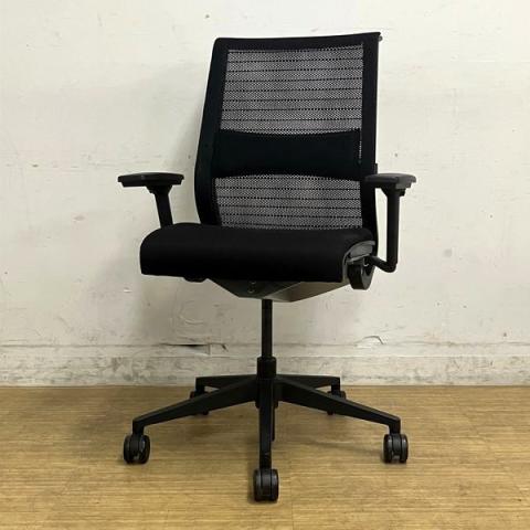 スチールケース（Steelcase）シンクチェア　固定肘　背：ブラック×座：ブラック　背メッシュ　ランバーサポート　事務用にも会議室用にもおすすめ