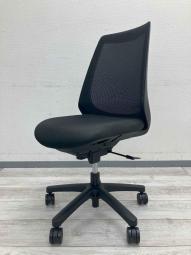【理想的な作業姿勢をキープ！通気性も良い背もたれメッシュ！】■イトーキ（ITOKI）製　 ノナ（nona）チェア　肘無し　ハイバック　■背面メッシュ　■ブラック〈岐阜・愛知・三重・静岡・福井〉