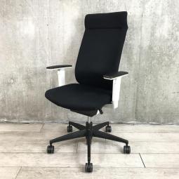 【オフィスの王道！】【納得の座り心地！魔法のように売れ続けている定番のオフィスチェア！】■コクヨ（KOKUYO）　ウィザード2（wizard2）チェア　肘付き　アディショナルバック(ハイバック)　■可動肘　■ランバーサポート　　■ブラック × ホワイトシェル/ブラック脚