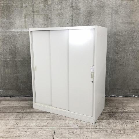 【在庫入替セール品】【お問い合わせの多い引違い書庫が入荷！スライド引き戸だから開閉スペースに困りません！】■オカムラ（okamura）製　レクトラインシリーズ　3枚引き戸タイプ　引違い書庫　■シリンダー錠　■ニューグレー【弊社使用欄：A01029264】【KN】