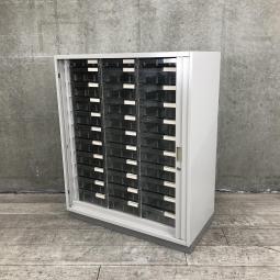 【書類・備品整理の必需品！シャッター戸付きの珍しいクリスタルトレー！】■イトーキ（ITOKI）製　シンラインシリーズ（THIN LINE）　クリスタルトレー　■3列（浅型1段＋深型10段）　■シャッター戸付き　■シリンダー錠　■グレー　【激レア！】