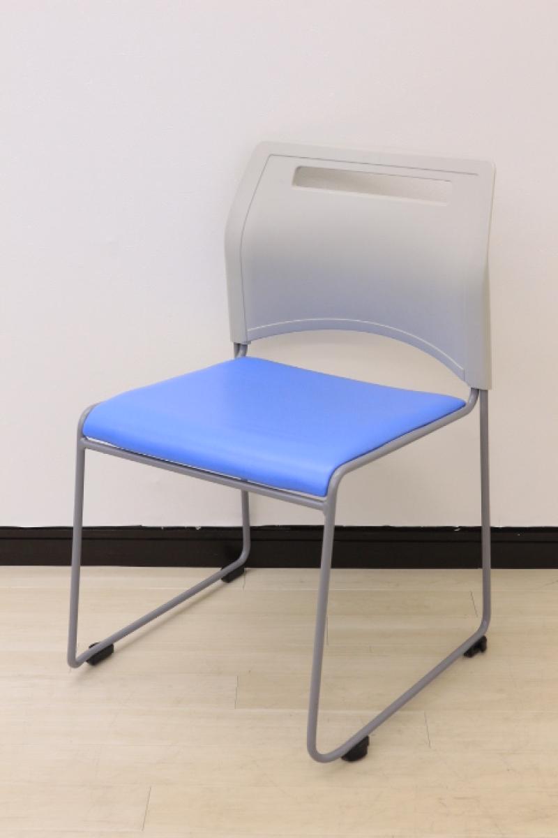 【明るく爽やかな色味の会議用チェアが入荷!!重ねて収納ができるため保管も楽ちん！】■弘益　■SFIDA　■ライトブルー　■スタッキングチェア
                        その他シリーズ
                                    中古
            