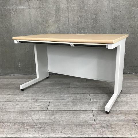 【在庫入替セール品】【ベーシックな使いやすさ・ローコストの引き出し付きデスク！】■プラス (PLUS) 製　フラットラインシリーズ　平デスク　W1200mm　■本体：ホワイト　天板：木目ナチュラル（メープル調）　■引出し【弊社使用欄：A01005761】【KN】