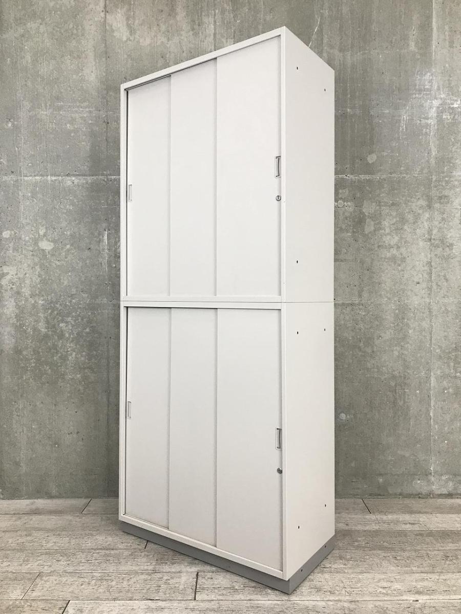 【定価約14万円】【3枚引き違い扉なので開閉スペースがいりません！省スペース化に貢献！】■イトーキ（ITOKI）製　シンライン (THIN LINE)シリーズ　上下引き違い書庫セット　3枚扉　ハイキャビネット　■ニューグレー　■シリンダー錠
                        シンライン
                                    中古
            