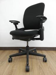 【★人気チェアが1脚限定入荷★】◆スチールケース/リープHD　SteelCase　福岡　博多　天神　九州最大級　オフィスバスターズ《オフィスバスターズ福岡博多店は、福岡を拠点として、日本全国へ中古オフィス用品・オフィス家具を提供しております》
