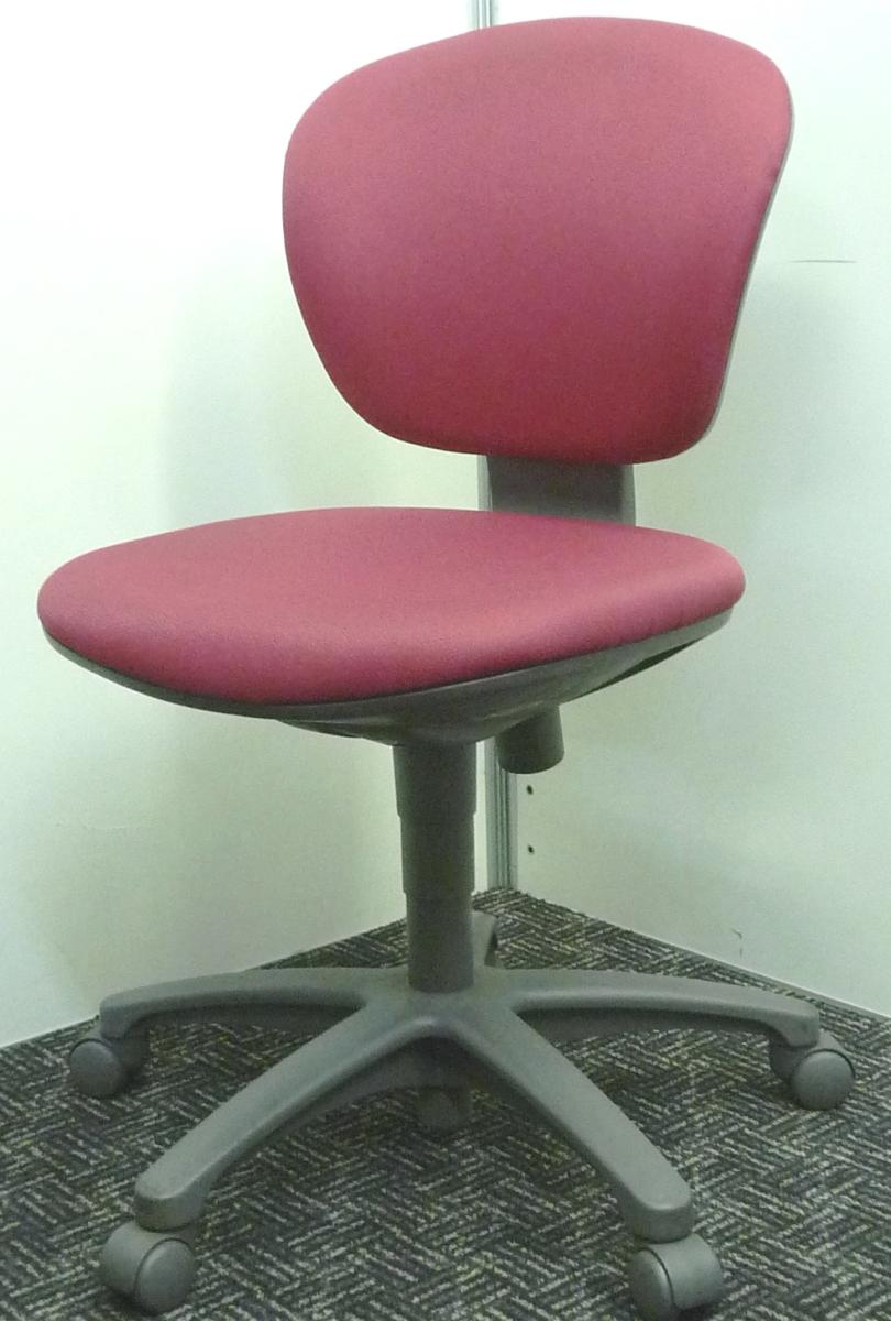 【ふっくらクッションが心地良い！コスパ抜群のコンパクトチェア！】■コクヨ（KOKUYO）製　レグノ2チェア　肘無ローバック　■サークル肘　■マルーン（レッド）×グレーシェル【入替セールにつき20%OFF！】
                        レグノチェア2
                                    中古
            