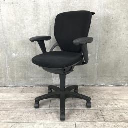 【関東倉庫在庫品】【コンパクトサイズ！背から腰を包み込み座りやすい！】■イトーキ製　プレーゴ　肘付ハイバックチェア　■ブラック【弊社使用欄：A00989006】【ECBMC】