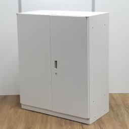 【ホワイトの観音開き書庫が入荷！】◆イトーキ/シンライン　白　キャビネット　A4　両開き　福岡　博多　天神　九州最大級《オフィスバスターズ福岡博多店は、福岡を拠点として、日本全国へ中古オフィス用品・オフィス家具を提供しております》