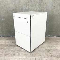 【定価約10万円】【フリアドデスクや平机の収納力アップに！前面に取っ手がないフラットなデザイン！デザイン性の高いキャスター付きホワイトワゴンが入荷！】■ITOKI（イトーキ)　INSTATE（インステート）　3段ワゴン　W395×D490×H640㎜　■ホワイト　■シリンダー鍵