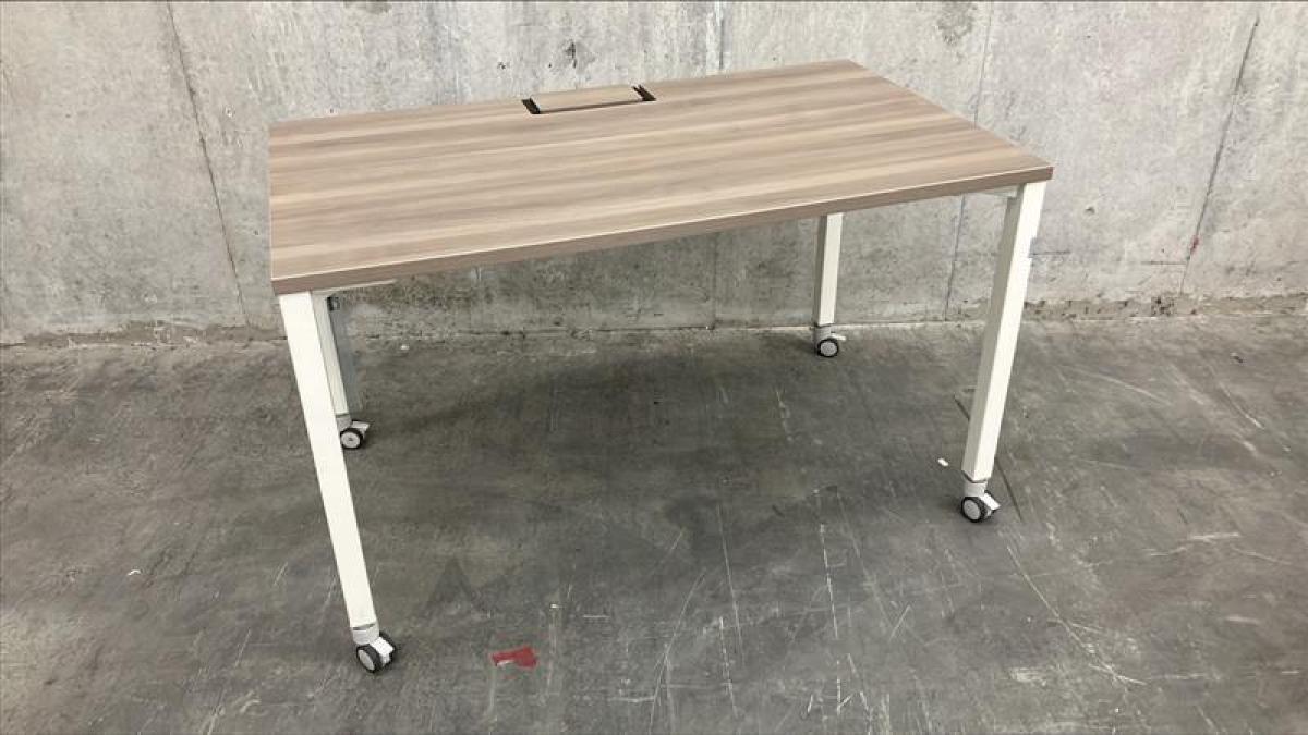 【シンプルデスク　オカムラ】　■アプションフリー　■プライズウッドミディアム【関東倉庫在庫品】【弊社使用欄：A01026051】
                        アプションフリー
                                    中古
            