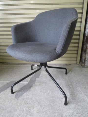 【展示品2025年製】オカムラ　8117　ミーティングチェア　回転椅子 展示品2025年製】オカムラ 8117 ミーティングチェア 回転椅子