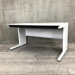 【上長デスクの定番幅1400の平机！配線カバーも充実の高品質デスク！】■コクヨ（KOKUYO）製　iSシリーズ　平机　引き出し付き　■ホワイト 【弊社使用欄：A01036831】