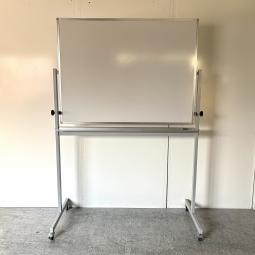 【キャスター付きで移動らくらく！自立式両面ホワイトボード！】■イトーキ製　ホワイトボード　W1300㎜　■両面