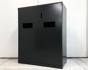 【用途別に分別してご利用可能！中古市場ではレアな商品です！】■ウチダ製　HSシリーズ　ダストボックス　ゴミ箱×２付き　■本体ブラック　■ブラウン天板　■ベース付き