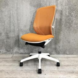 三次元曲面が身体にフィット!前傾チルト機能付き大人気メッシュ仕様!長時間のデスクワークを支えるオフィスのニュースタンダードチェア!
■オカムラ/シルフィーメッシュ/オレンジ/肘無/ハイバック