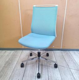 【在庫入替セール品】爽やかなライトブルーのオカムラ製モードチェア【T10】