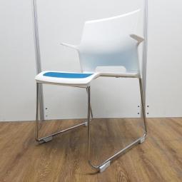 【T10】【商品入替のため、残り2脚限り】【新古品】【16年度製】コクヨ製　カラベルシリーズ　ターコイズカラー　座面メッシュ・背もたれ樹脂タイプ　会議チェア　積み重ね　オフィス家具　スタッキングチェア！！