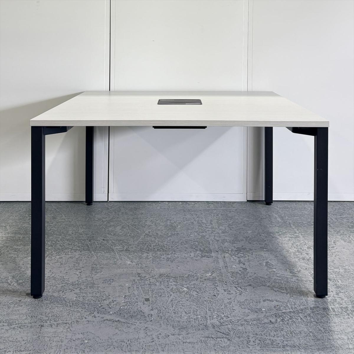 【在庫セール品・2台限定】【T10】■イトーキ製　アクトリンク　ミーティングテーブル　W1200㎜　■配線ダクト付き　■アッシュドパイン（ホワイト木目調）【オシャレなホワイト木目調天板！シンプルなデザイン！！】
                        アクトリンク
                                    中古
            