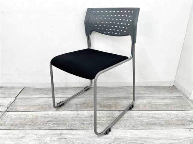 【定価約3万円】【シンプルで使いやすい!ブラックカラーのスタッキングチェア】■アイコ ■ブラック ■スタッキングチェア ■ロット入荷!