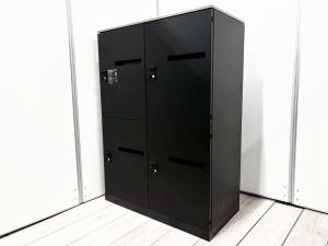 【1台限定！】【ブラック×木目のおしゃれ仕様！】【クレジットカード決済優先！】
カフェ調のオフィスにもピッタリなカラーリング！フリーアドレスデスクとも相性抜群なパーソナルロッカー！
■オカムラ/レクトライン/ブラック　4人用ロッカー　木目天板付き　ダイヤル錠　メールロッカー オフィスバスターズ心斎橋店
