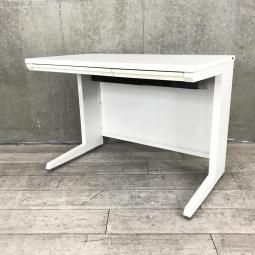 【清潔感のあるホワイトカラーの平机!コンパクトな幅1000×奥行600㎜!】■オカムラ(okamura)製 アドバンスシリーズ 平机 幅1000×奥行600㎜ ■引出し付 ■ネオホワイト ※日焼け有 【省スペースでも快適なサイズ!】