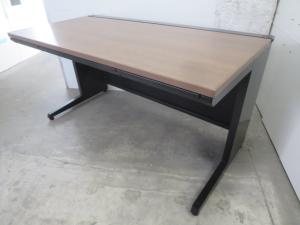 【在庫入替セール品！】【いま流行りのスタイリッシュな木目デザイン！】■オカムラ　アドバンスシリーズ　平デスク　W1400×D700×H720mm　■広々としたワークスペースで作業効率アップ！【Okamura　ADVANCE】★