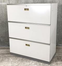 【在庫入替セール品！】【ファイル収納に便利な引出し型キャビネット！】■イトーキ　シンラインシリーズ　3段ラテラル書庫　※取っ手に日焼けがあるためお安く！【ITOKI　THIN LINE CABINET】