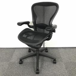 【チェアの最高峰！圧倒的人気、知名度を誇るオフィスチェア！】【シンプルなスタンダード仕様】■ハーマンミラー（HermanMiller）製　アーロンチェア（Aeron Chair）　固定肘付き　■背面・座面メッシュ　■スタンダード仕様　■Bタイプ　■ブラック【AD】