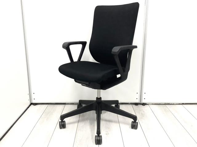 オフィスチェア黒　未使用品　肘掛けあり　送料込み オカムラ オフィスチェア CG-M メッシュタイプ ブラックフレーム