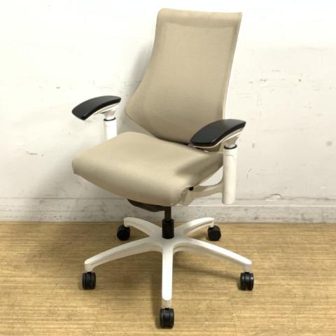 【メッシュ背面の快適OAチェアが入荷です！　背もたれの大きなハイバックタイプ！　姿勢の変化にフレキシブルに対応！】■イトーキ（ITOKI）　■エフ(f)チェア　■ハイバック　■メッシュ背面　■可動肘付き　■サンドイエロー【入替セールにつき20%OFF！】