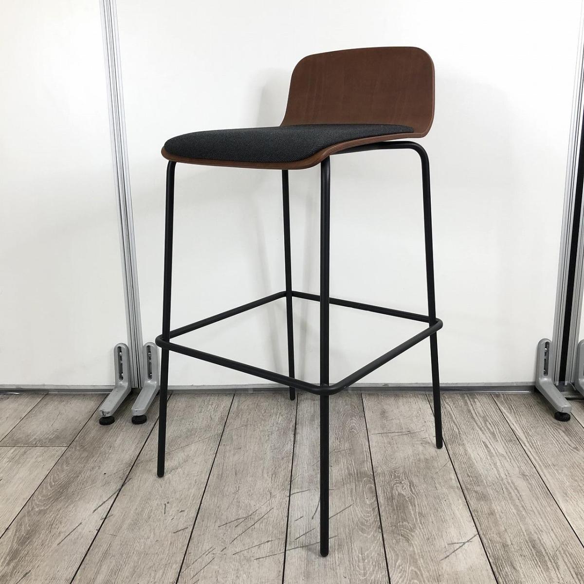 【カウンターテーブルと合わせて使えるおしゃれなカウンターチェア！】■イトーキ（ITOKI）　ノットワーク（Knot work）　カウンターチェア　ハイチェア　ハイポジション　■座面クッション：ブラック　■本体：ブラウン
                        ノットワーク
                                    中古
            