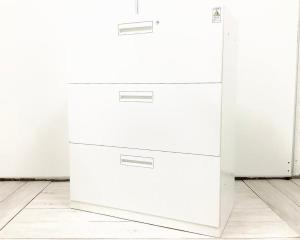 【オフィスの書類をスッキリ整理！人気の高いコクヨ製の定番シリーズ！】■コクヨ（KOKUYO）　エディア（EDIA）　3段ラテラル　ローキャビネット　■色：ホワイト