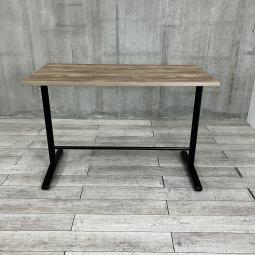 【ブラウン天板のカフェ風ハイテーブル！リフレッシュスペースなどに！】■オカムラ（okamura）製　ライブスシリーズ　角テーブル　ミーティングテーブル　カフェテーブル　W1500×D750×H1000mm　■天板：木目ブラウン/脚：ブラック