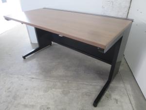 【広々としたワークスペースで作業効率アップ!】■オカムラ アドバンスシリーズ 平デスク W1400×D700×H720mm 引出し無 ■いま流行りのオシャンティーでスタイリッシュな木目デザイン!【Okamura ADVANCE】★