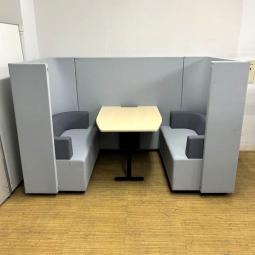 【定価100万程度】コクヨ　ブラケッツ　モジュール型ソファ＆テーブルシステム　スカイグレー×モデレートグレー　片側2人掛けの4名様まで利用可能サイズ【ファミレスブース】【WEB会議】【ABW】