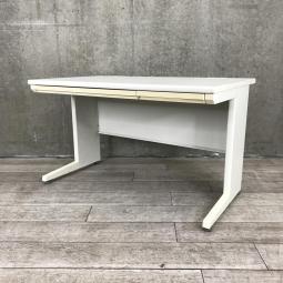 【定番サイズ1200㎜の平デスク！シンプルで使いやすい人気仕様！ 】■オカムラ　ビラージュ（VILLAGE）デスク　平机　引き出し付き　■1200×D700×H700㎜　■ホワイト【2505】弊社使用欄【A01015025】