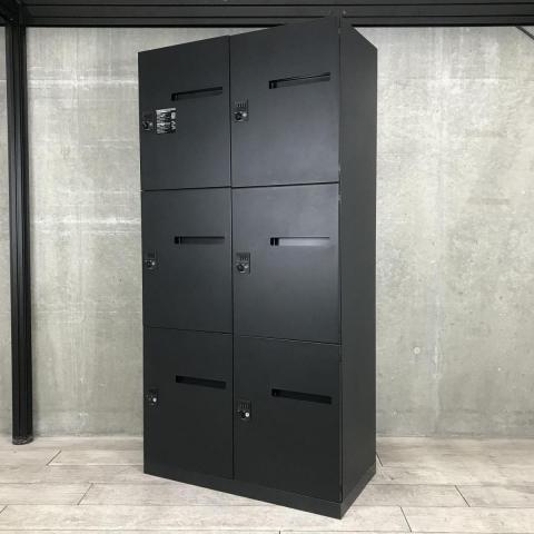 【スタイリッシュな6人用ロッカー！シックで重厚感のある人気の高いブラックカラー！投函口付のためメールロッカーとしてもおすすめ！】■オカムラ(okamura )製　ピクスライン(Pixline)　6人用パーソナルロッカー　■ブラック　■ダイヤル錠　投函口付 在庫入替　※ベースなし