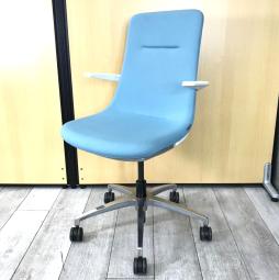 【背と座をなめらかに一体化させた独特のフォルム！】■イトーキ製　モーブチェア　肘付　ターコイズブルー【ITOKI　MOVU】