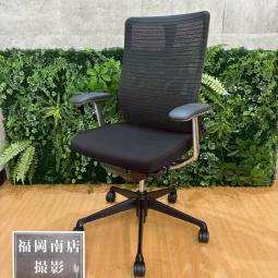 ★美品;2019年製★《9-10月 在庫入替セール品 26/⑤》 オカムラ製のオフィスチェア(事務椅子)【コーラル/固定肘】が値下げされました！　＊良品を格安で！「オフィスバスターズ福岡南店」は、福岡を拠点として、全国へ中古オフィス用品・オフィス家具を提供しております。