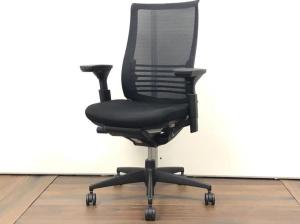 ダイヤル式のランバーサポートが魅力的な高級感のあるオフィスチェア！人気な理由が詰め合さったおすすめチェア！
■コクヨ/ベゼ ル(Bezel)/ブラック　可動肘付き　ハイバック　前傾チルト　ランバーサポート付き