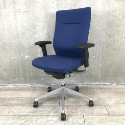 【関東倉庫在庫品】【機能性抜群の人気チェア！自然な姿勢をサポートするアンクルチルトリクライニング搭載！】■オカムラ製　コーラル　肘付ハイバックチェア　■ブルー　【弊社使用欄：A00991827】【ECBMC】