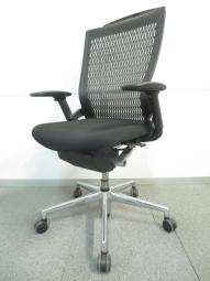 【長時間の着座を可能にするチェア！リラックスして長時間作業可能！】■ウチダ（UCHIDA）製　パルスチェア　肘付ハイバックチェア　■背面樹脂メッシュ/座面クロス張り　■可動肘/ハンガー付　■ブラック