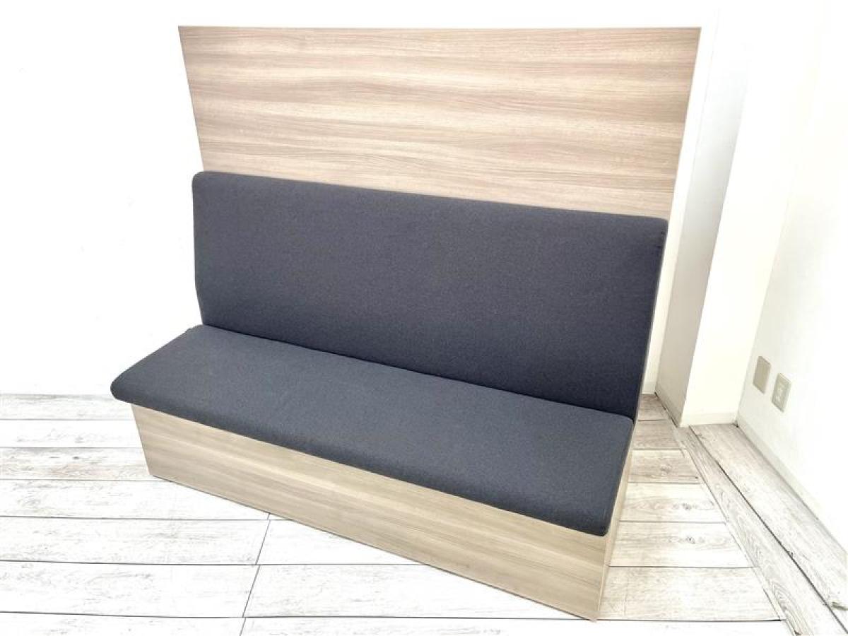 【定価約20万円以上】【リフレッシュルームや接客スペースなどにお勧め！】■オカムラ/ブレスタ(パネル付き)　■3人用ソファ　■ダークグレー/脚ナチュラル
                        その他シリーズ
                                    中古
            