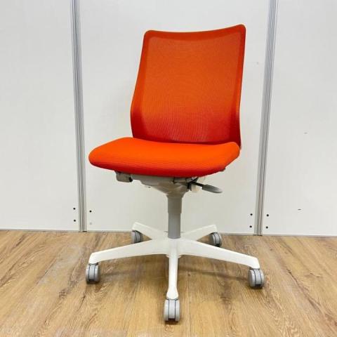 【中古】フルーエントチェア  オカムラ（okamura） 肘無ローバックチェア